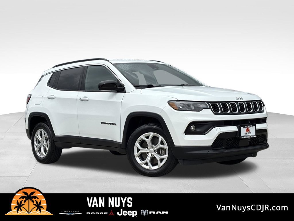 Used 2024 Jeep Compass Latitude AWD/4WD image 1