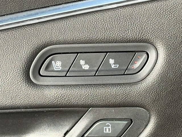 Used 2023 Cadillac Escalade Premium Luxury w/ Performance Package AWD/4WD image 10