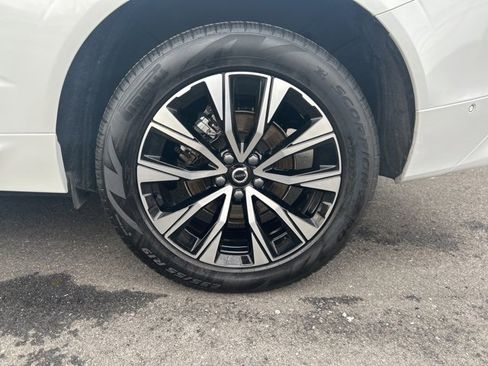 Certified 2025 Volvo XC60 B5 Plus image 7