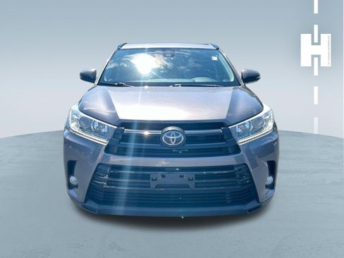 Used 2017 Toyota Highlander SE AWD/4WD image 2