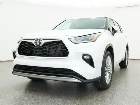 New 2026 Toyota Highlander Platinum AWD/4WD image 32