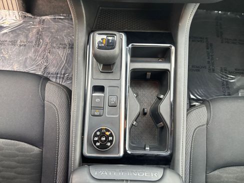 Used 2025 Nissan Pathfinder SV image 41