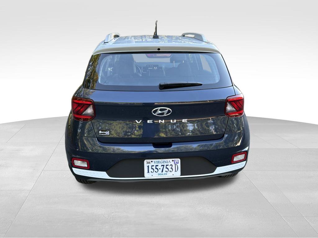 Used 2026 Hyundai Venue SEL FWD image 4