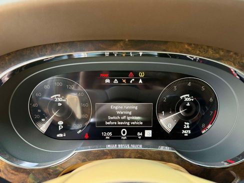 Used 2022 Bentley Bentayga image 54