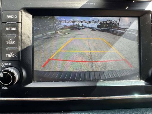 Used 2017 Kia Sedona LX w/ LX Essentials Premium Package FWD image 33