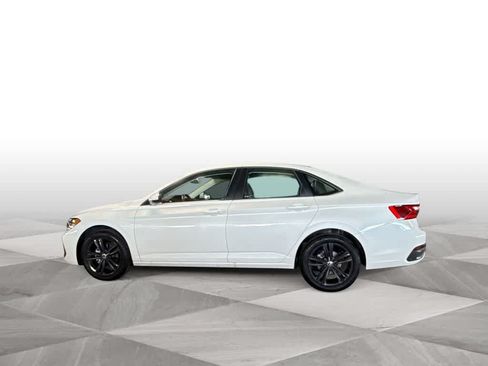 Used 2024 Volkswagen Jetta SE w/ Panoramic Sunroof Package FWD image 5
