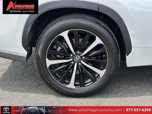 Used 2022 Toyota Highlander XSE FWD image 11