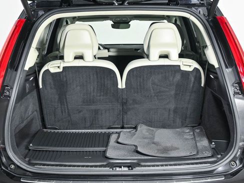 Certified 2025 Volvo XC90 T8 Ultra w/ Protection Package Premier AWD/4WD image 33