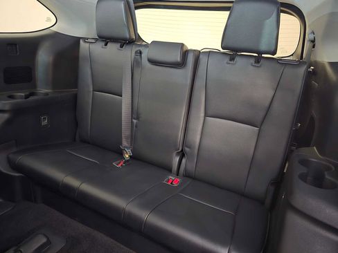 Used 2023 Toyota Highlander XLE AWD/4WD image 25