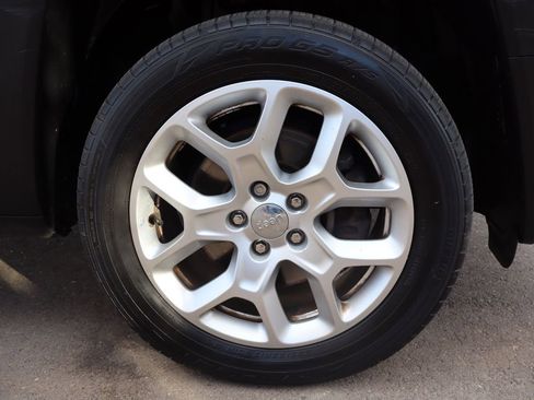 Used 2016 Jeep Renegade Latitude w/ Cold Weather Group image 43