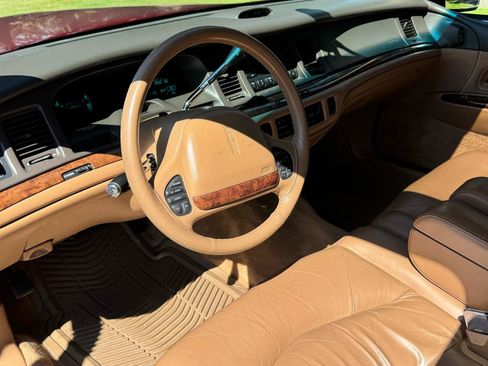Used 1996 Lincoln Town Car Signature RWD image 23