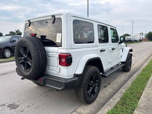 Used 2023 Jeep Wrangler Unlimited Sahara AWD/4WD image 3