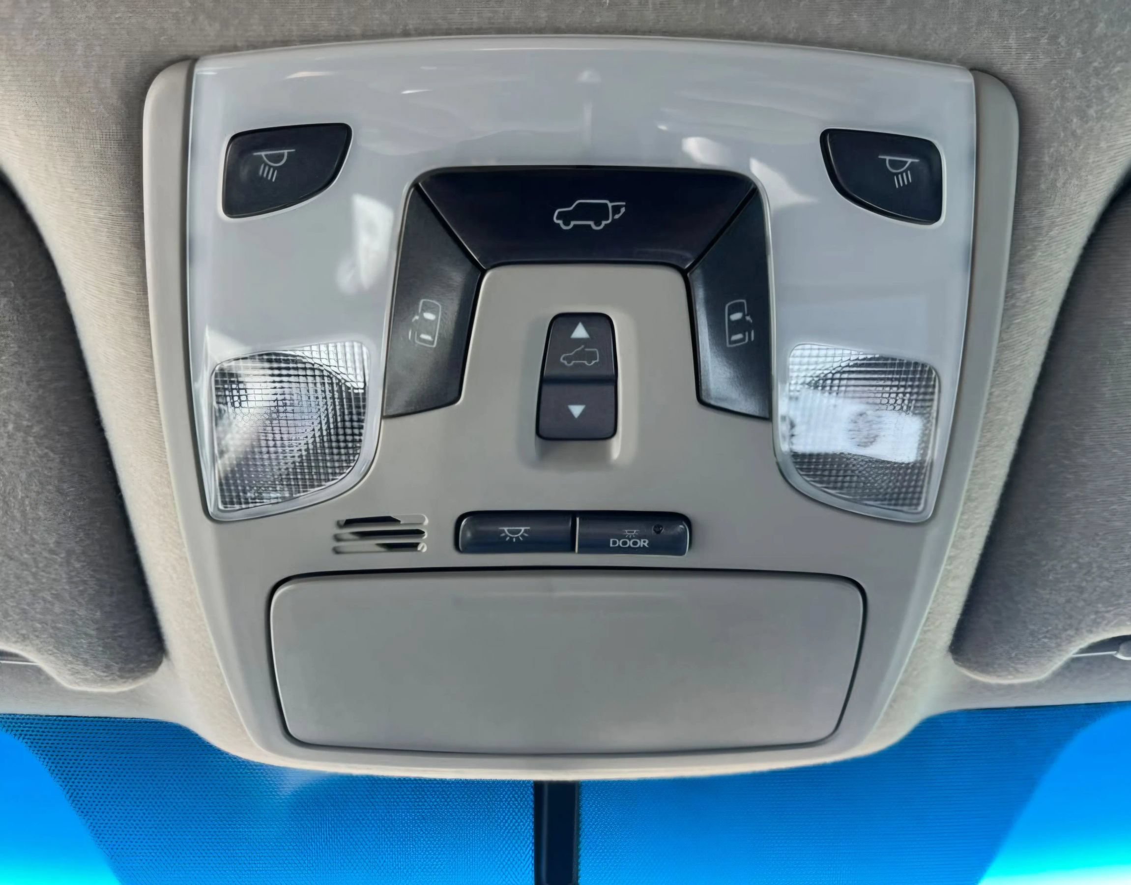 Used 2011 Toyota Sienna XLE w/ XLE Navigation Pkg FWD image 36