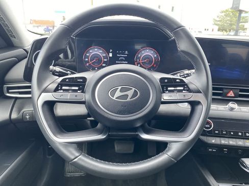 Used 2025 Hyundai Elantra SEL FWD image 14