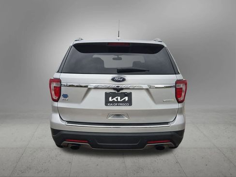 Used 2018 Ford Explorer XLT w/ Equipment Group 202A image 5