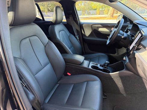 Certified 2025 Volvo XC40 B5 Plus image 19