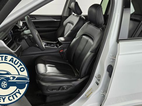 Used 2022 Jeep Grand Cherokee Limited 4xe image 25