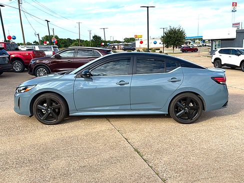 Used 2024 Nissan Sentra SR FWD image 2