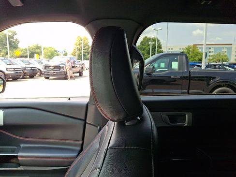 Used 2023 Ford Explorer ST-Line AWD/4WD image 16