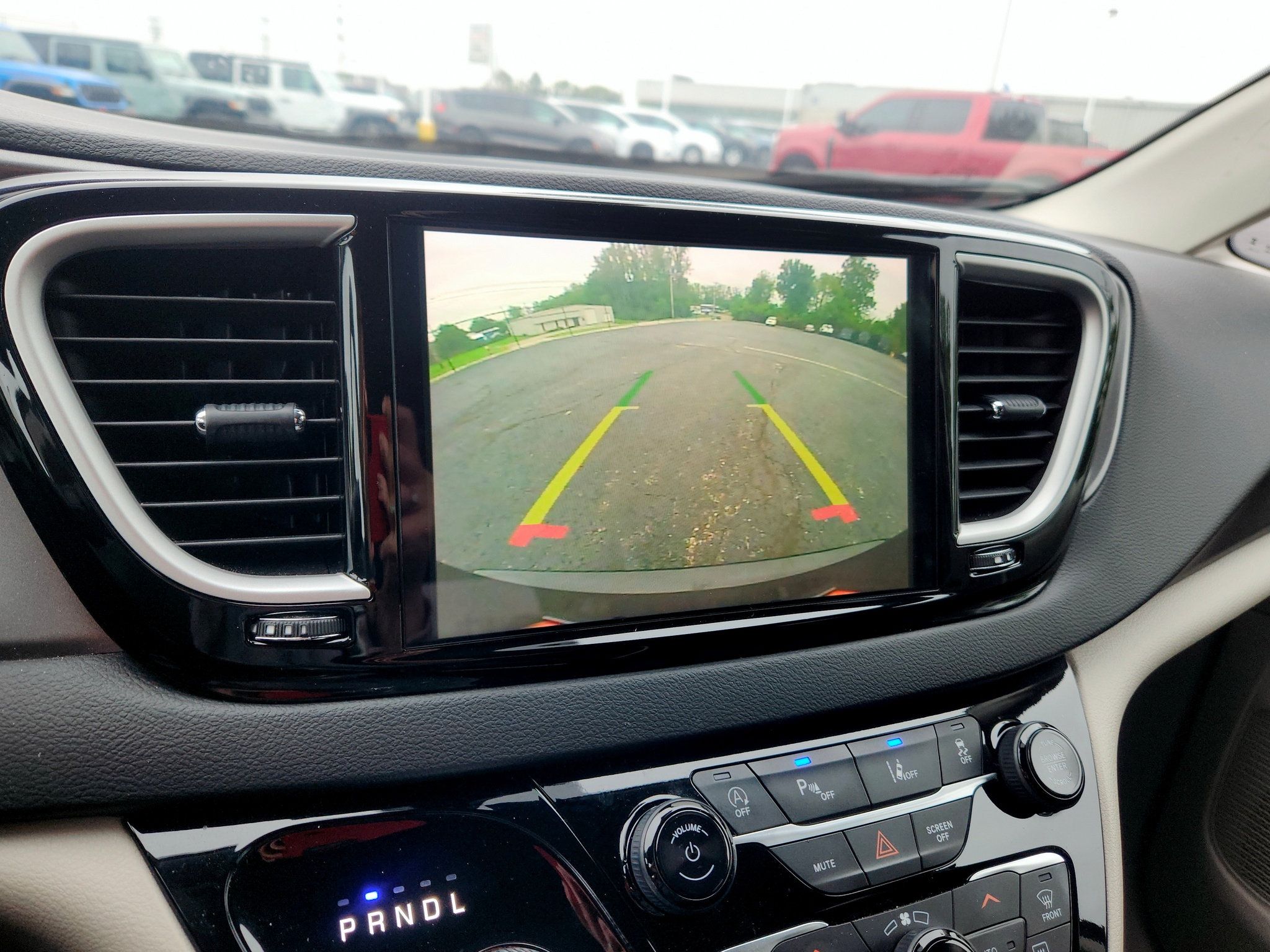 Used 2024 Chrysler Pacifica Touring-L FWD image 26