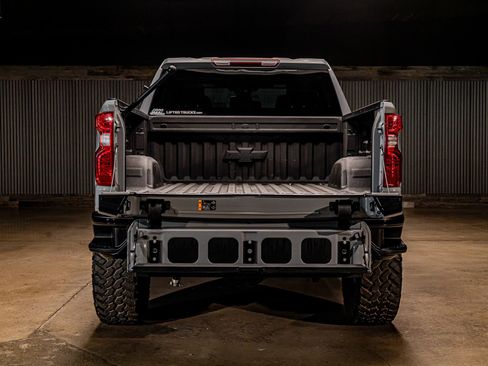 Used 2025 Chevrolet Silverado 1500 Custom Trail Boss AWD/4WD image 9