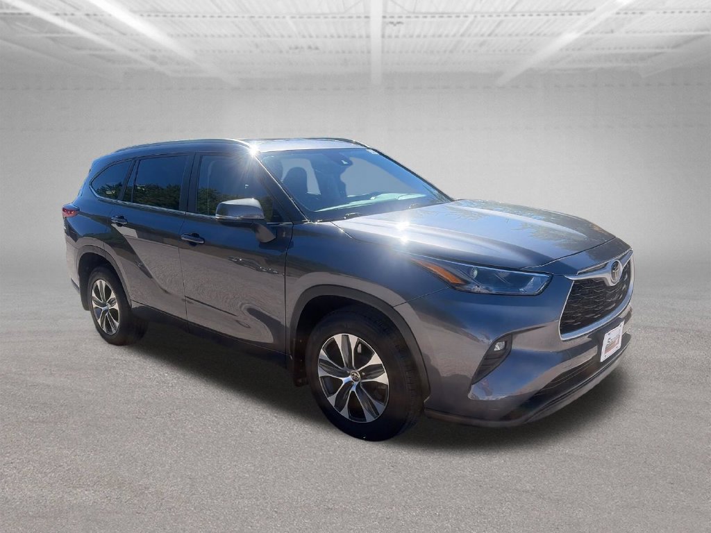 Used 2023 Toyota Highlander XLE AWD/4WD image 8