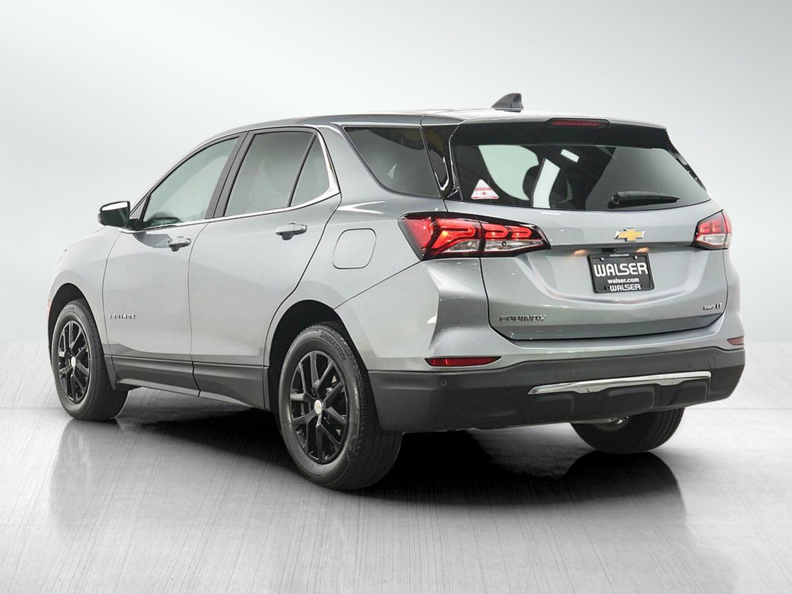 Used 2024 Chevrolet Equinox LT AWD/4WD image 3