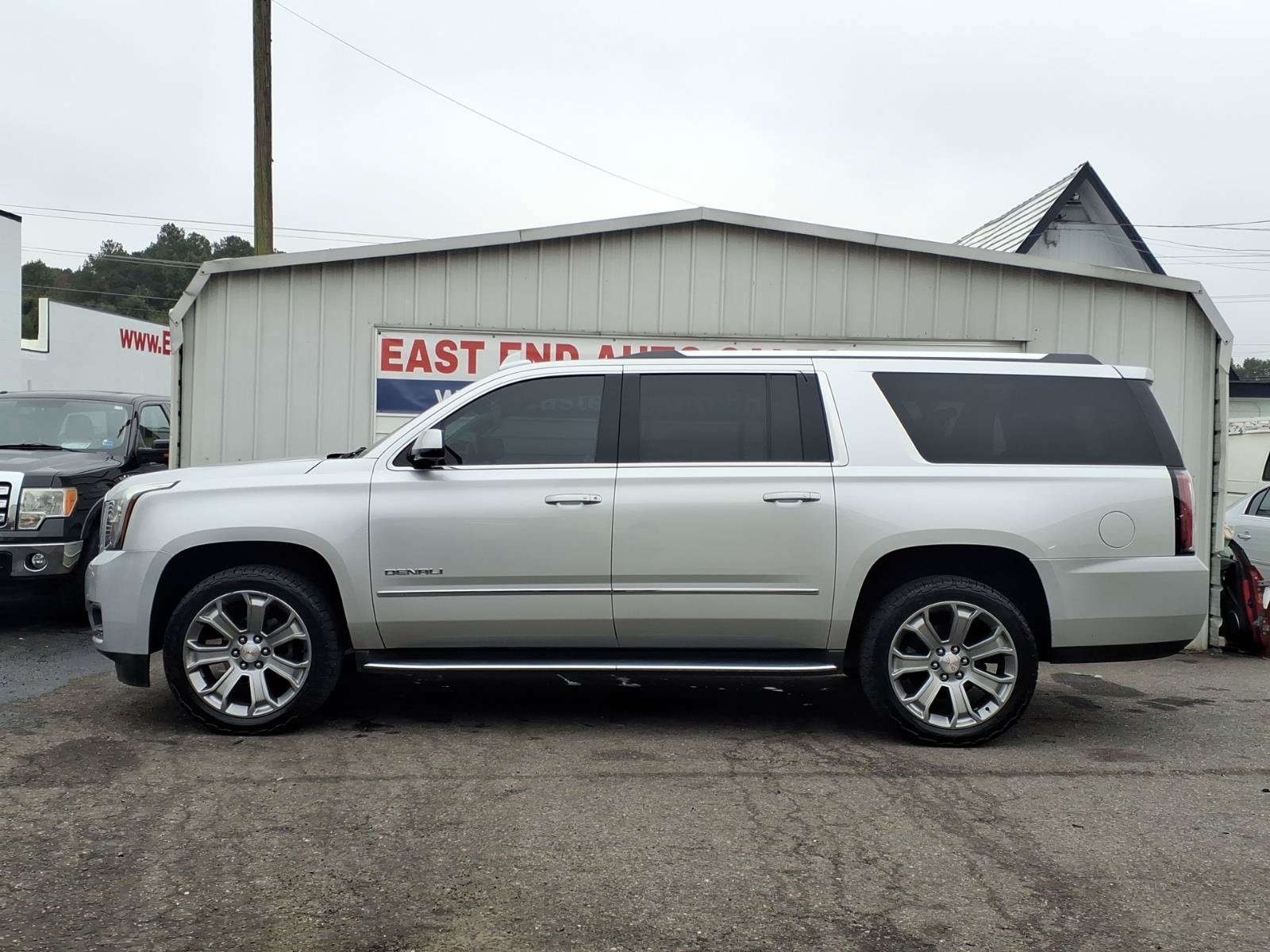 Used 2017 GMC Yukon XL Denali w/ Open Road Package AWD/4WD image 2