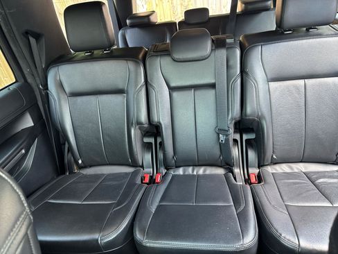 Used 2020 Ford Expedition Max XLT w/ Equipment Group 202A AWD/4WD image 10