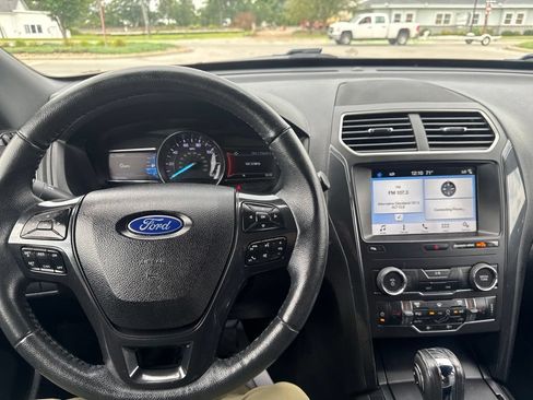 Used 2018 Ford Explorer XLT w/ Equipment Group 202A AWD/4WD image 15
