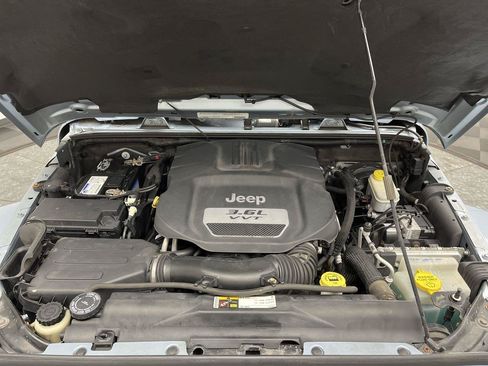 Used 2012 Jeep Wrangler Unlimited Sahara AWD/4WD image 23