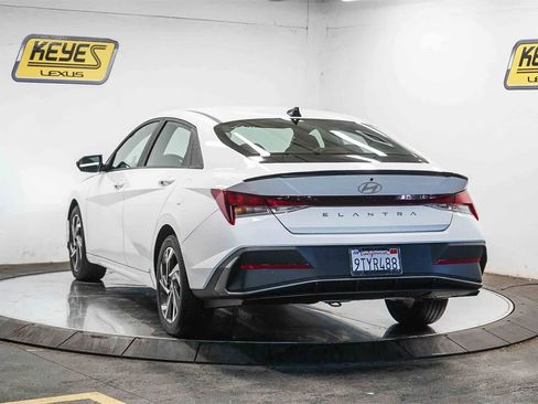 Used 2025 Hyundai Elantra Sport image 2