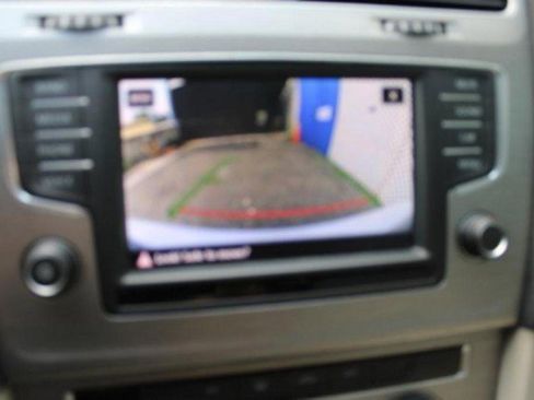 Used 2017 Volkswagen Golf S image 22