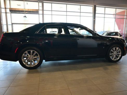 Used 2023 Chrysler 300 Touring AWD/4WD image 4