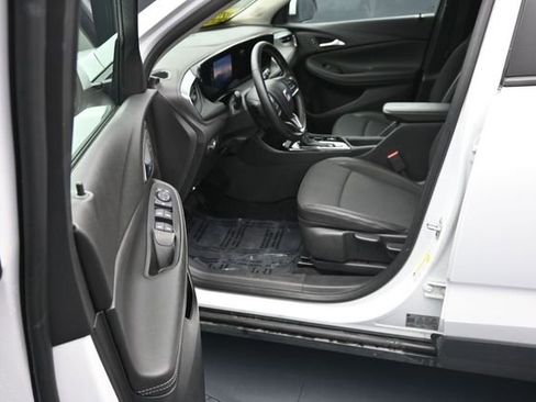 Used 2025 Buick Encore GX Preferred AWD/4WD image 12