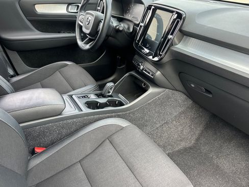 Used 2020 Volvo XC40 T5 Momentum image 15