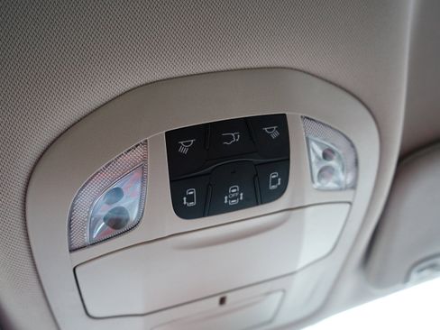 Used 2024 Chrysler Voyager LX image 23