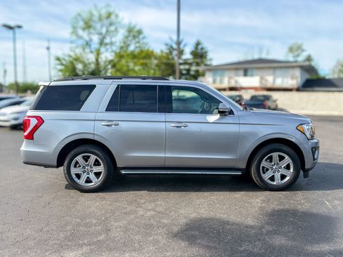 Used 2020 Ford Expedition XLT w/ Equipment Group 202A AWD/4WD image 9