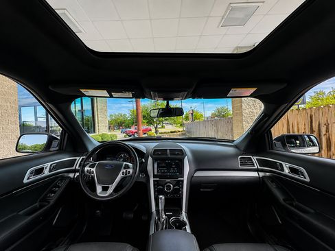 Used 2014 Ford Explorer Sport w/ Equipment Group 401A AWD/4WD image 2