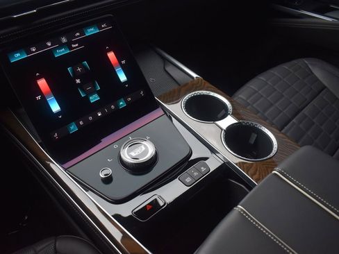 Certified 2025 Cadillac Escalade Sport Platinum image 21