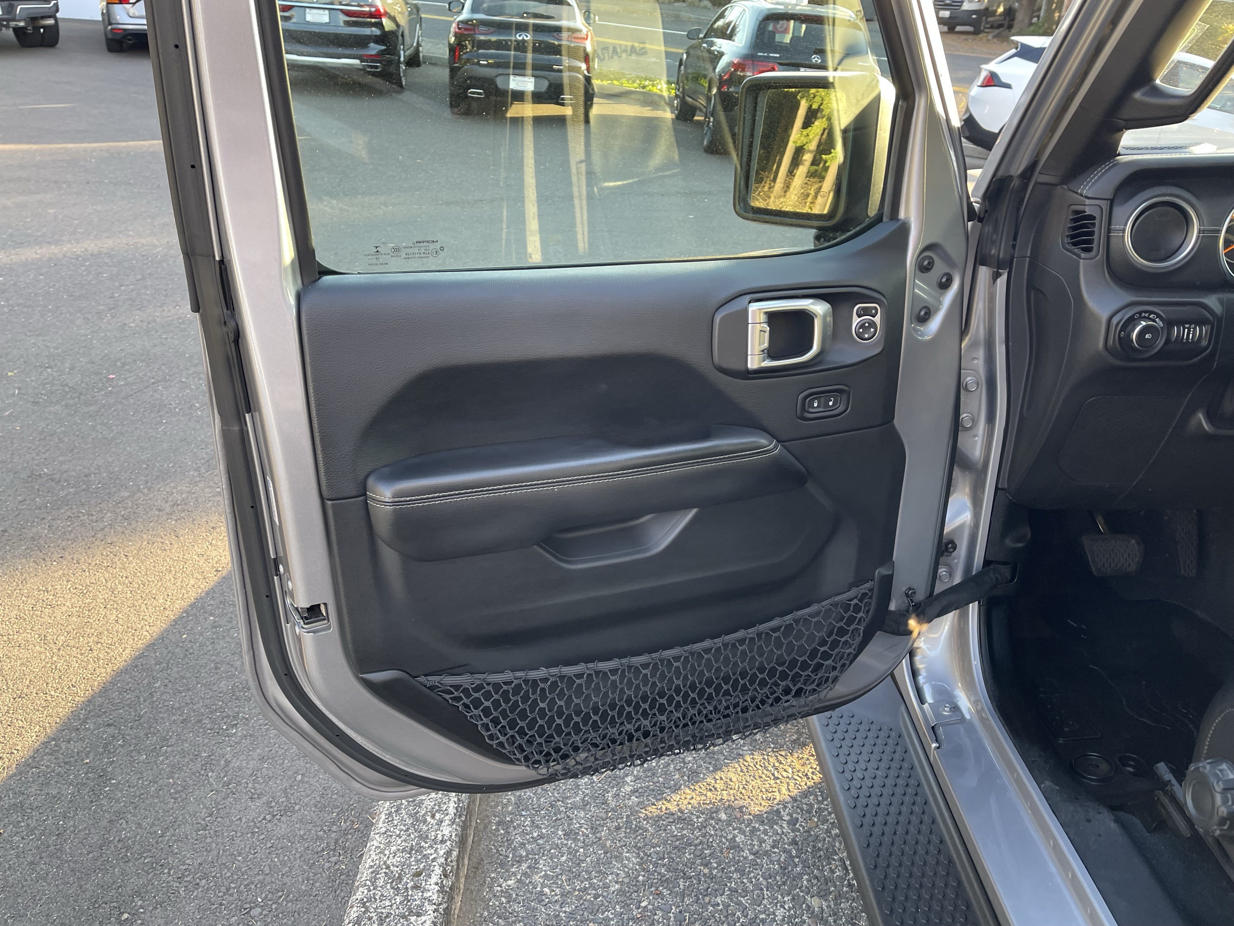 Used 2018 Jeep Wrangler Unlimited Sahara AWD/4WD image 14