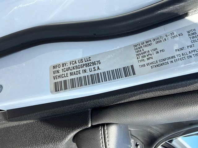 Used 2023 Jeep Grand Cherokee L Limited w/ Luxury Tech Group II AWD/4WD image 35