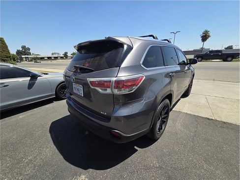 Used 2016 Toyota Highlander XLE FWD image 5