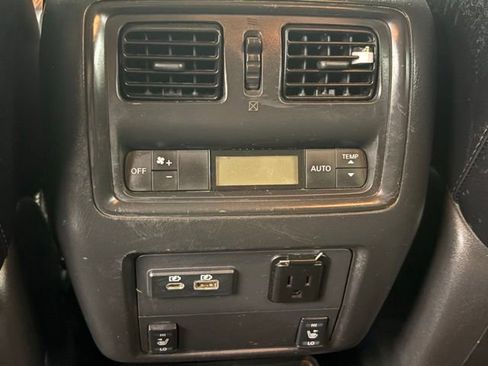 Used 2020 Nissan Pathfinder SL FWD image 13