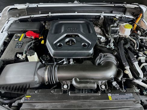 Used 2025 Jeep Wrangler Sahara image 30