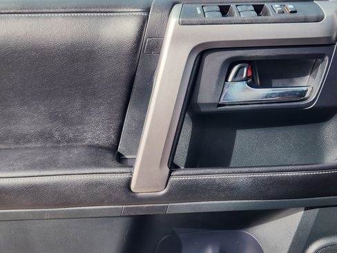 Used 2015 Toyota 4Runner SR5 image 24