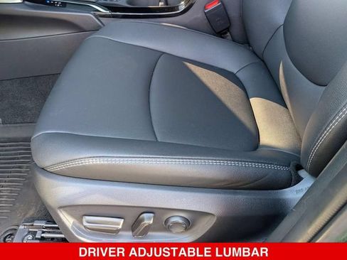 Used 2025 Toyota Corolla Cross XLE w/ Convenience Package AWD/4WD image 16