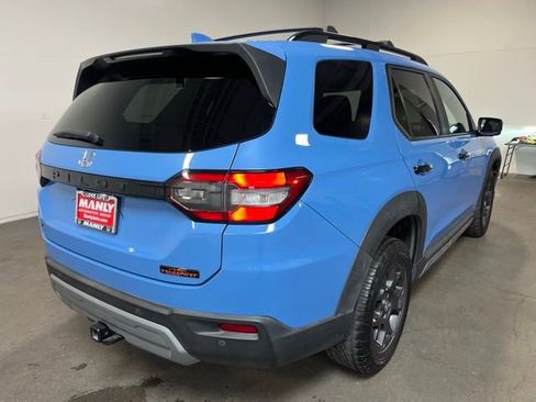 Used 2023 Honda Pilot TrailSport image 3