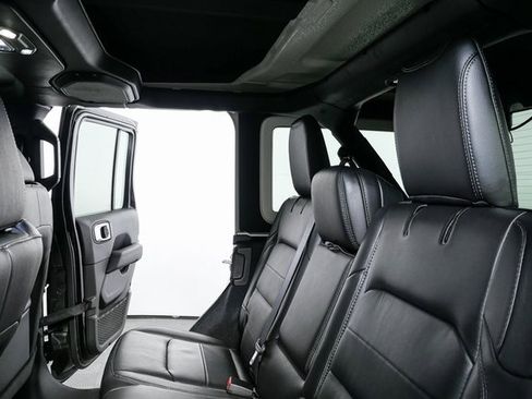 Used 2022 Jeep Wrangler Unlimited Sahara image 16