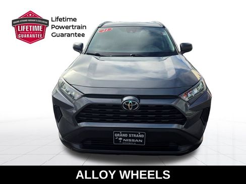 Used 2021 Toyota RAV4 LE AWD/4WD image 5